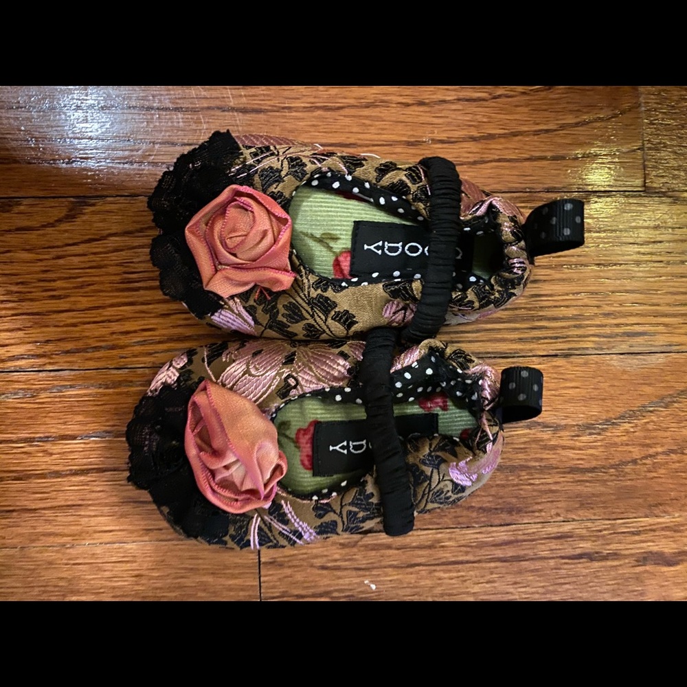 Floral crib shoe